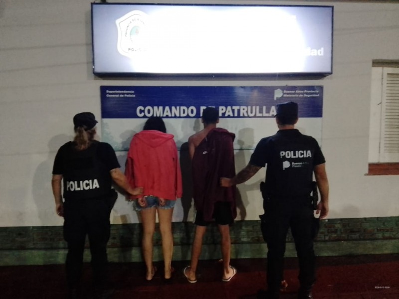 Robaron conos viales, insultaron a policas y terminaron aprehendidos